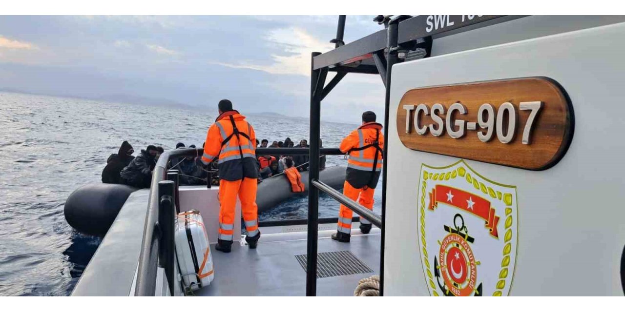 Ayvalık açıklarında 59 düzensiz göçmen kurtarıldı