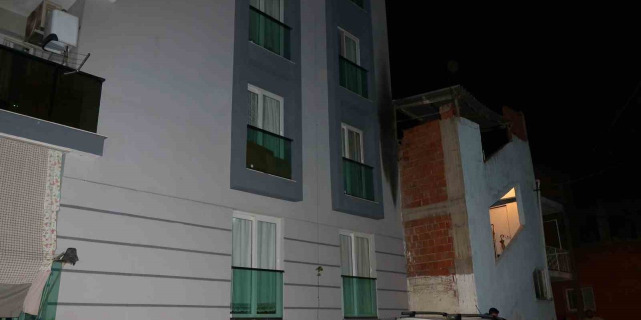İzmir’de alkollü şahıs eski sevgilisinin evine molotof attı