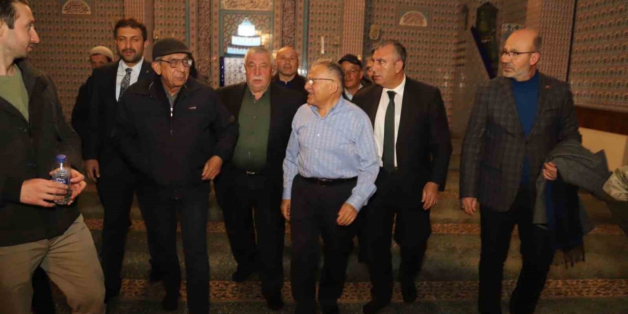 Başkan Büyükkılıç, hafız öğrenciler ve depremzede vatandaşlarla iftar sofrasında buluştu