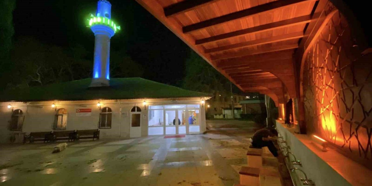 Tarihi Sümer Cami’nin dokusuna uygun şadırvan