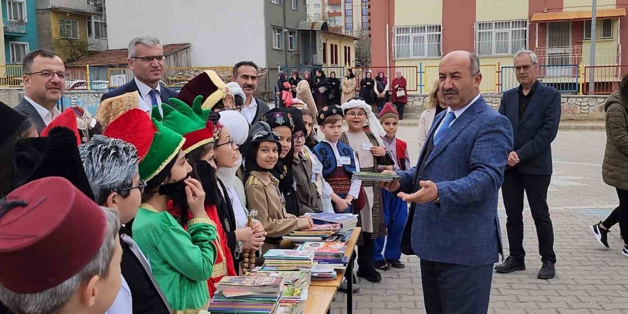 Kütahya’da minik öğrenciler tarihe yön veren kahramanların rolüne büründü