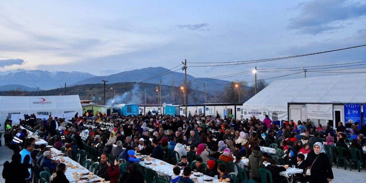 Sancaktepe Belediyesi iftar sofrasını deprem bölgesinde de kurdu