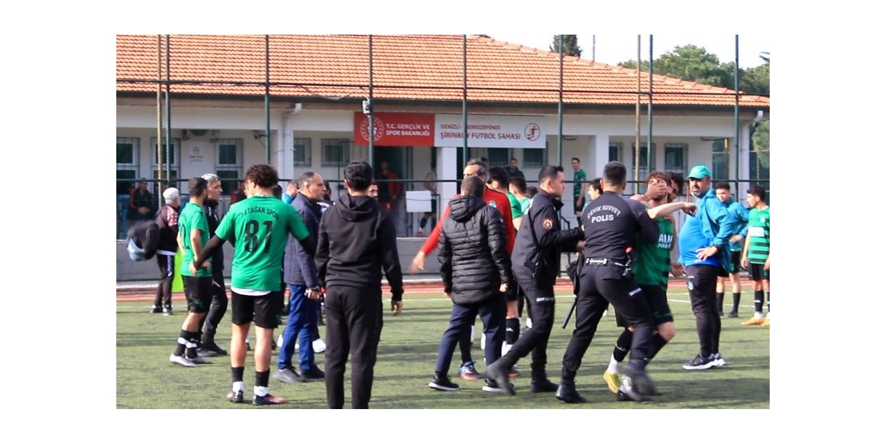 Yeşil saha bu kez takım içi kavgayla ringe dönüştü