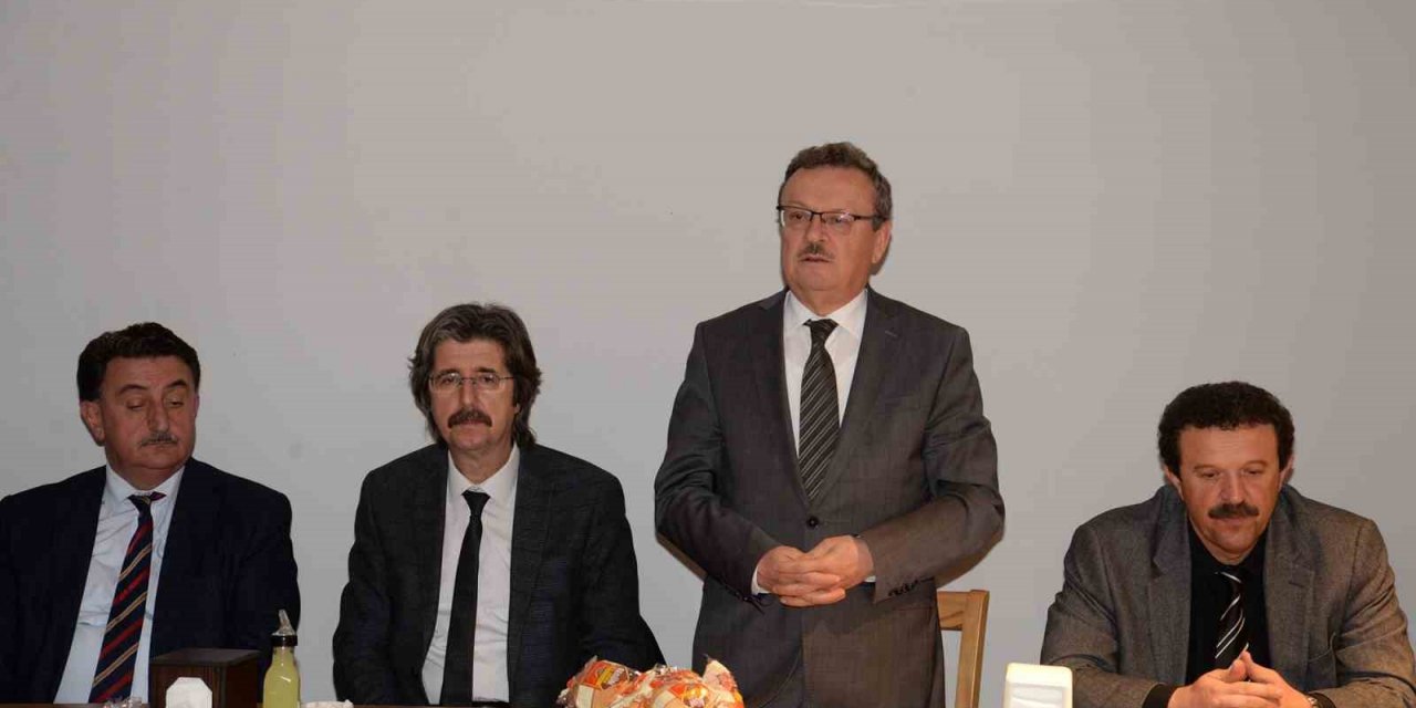 Uludağ Üniversitesi yönetimi iftarını depremzedelerle yaptı