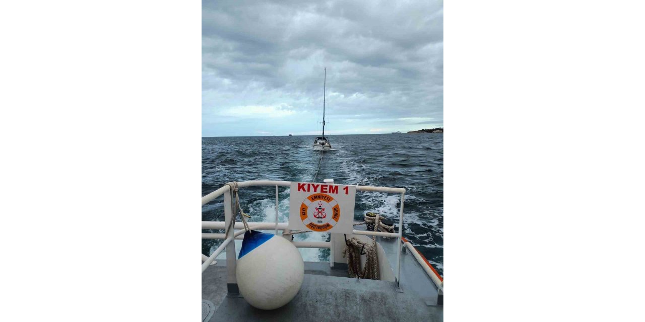 Çanakkale Boğazı’nda yat makine arızası yaptı