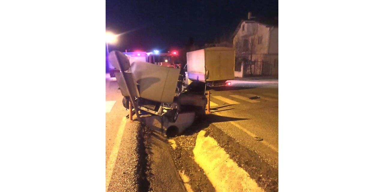 Otomobilin orta refüje çıktığı trafik kazasında 2 kişi yaralandı