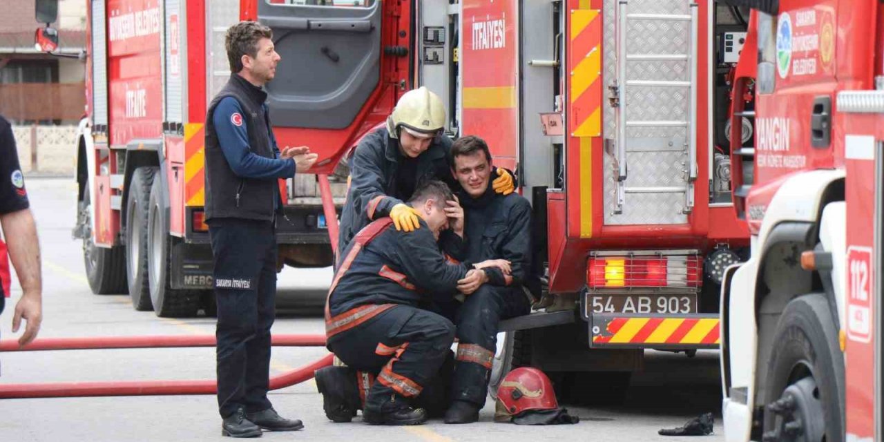 Alevlerin arasında kalan itfaiye eri hastanede hayatını kaybetti