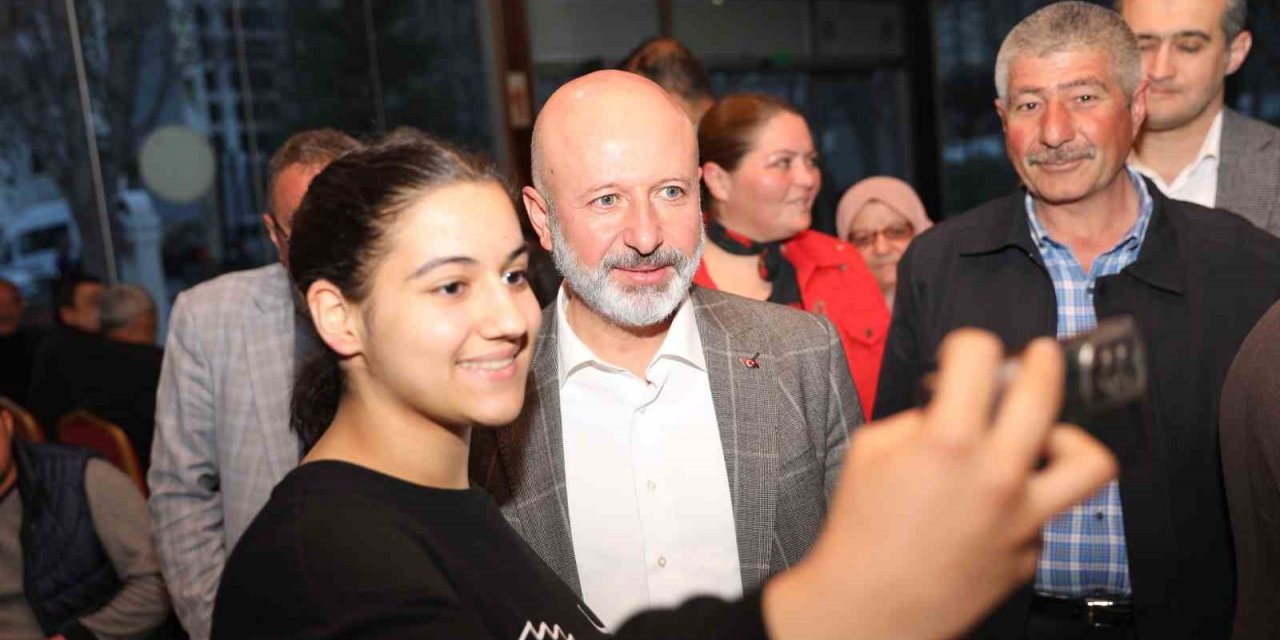 Başkan Çolakbayrakdar, iftarda muhtarlarla bir araya geldi