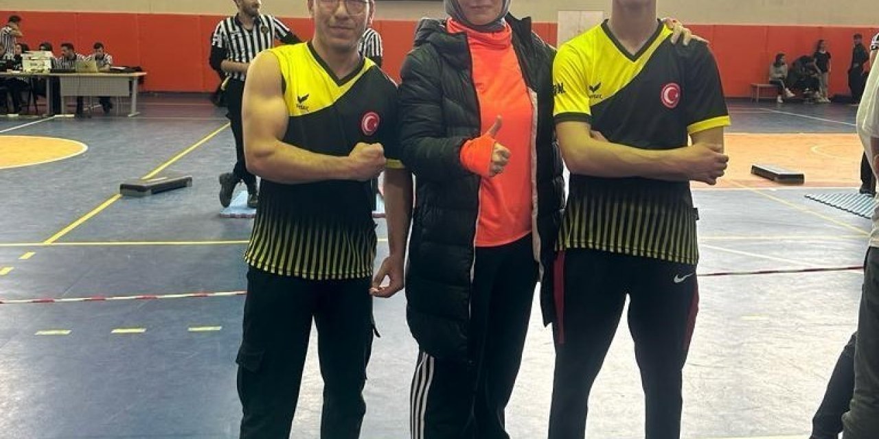 Elazığlı öğrenciler bilek güreşi müsabakasından dereceyle döndü