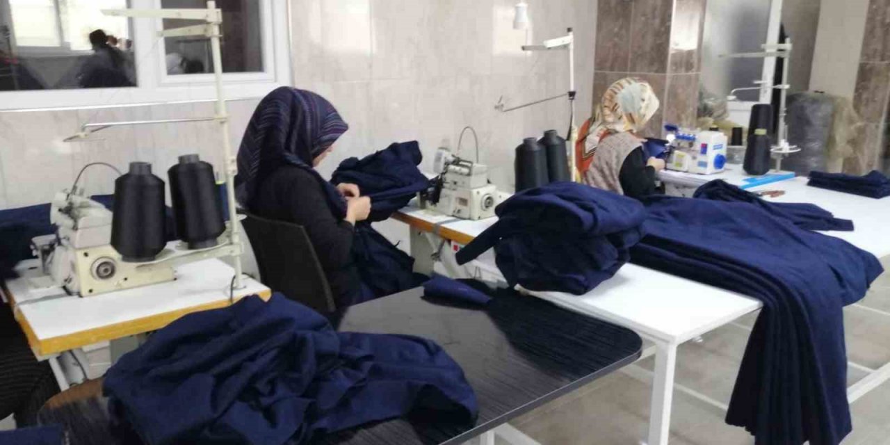 Kadın Kültür Evleri depremzede vatandaşlar için üretiyor