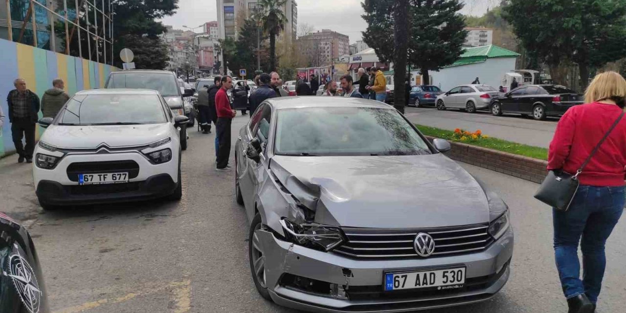 Ereğli’de dikkatsiz sürücü, hasara yol açtı
