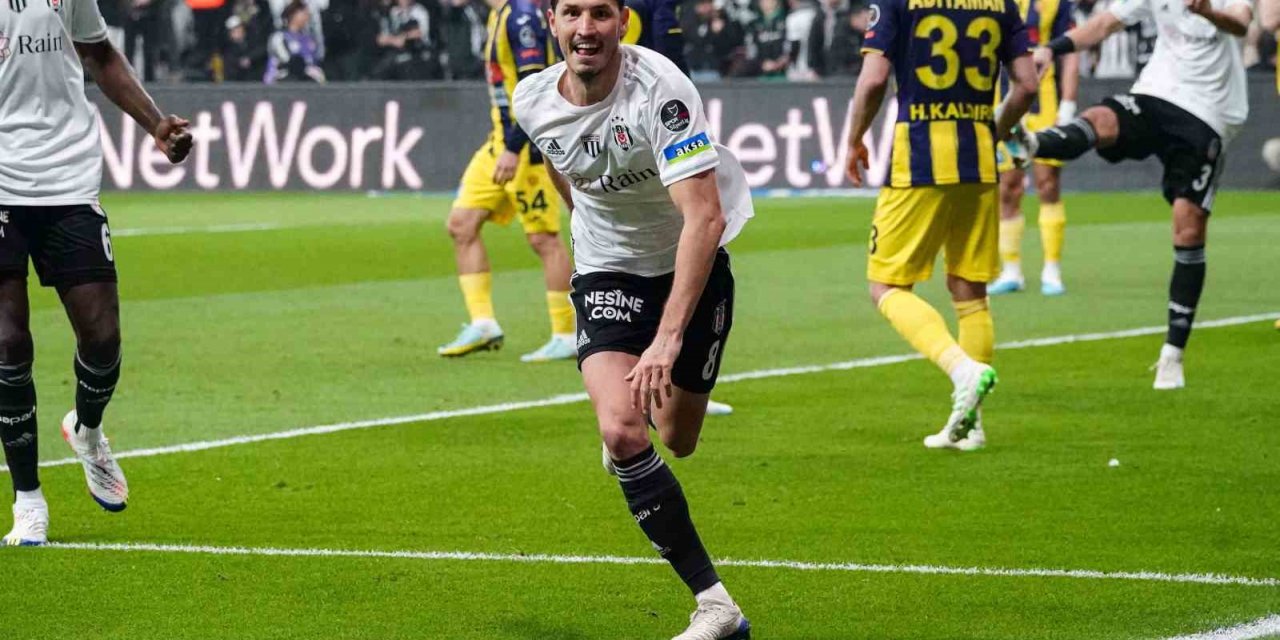 Beşiktaş’ta Salih Uçan göz dolduruyor