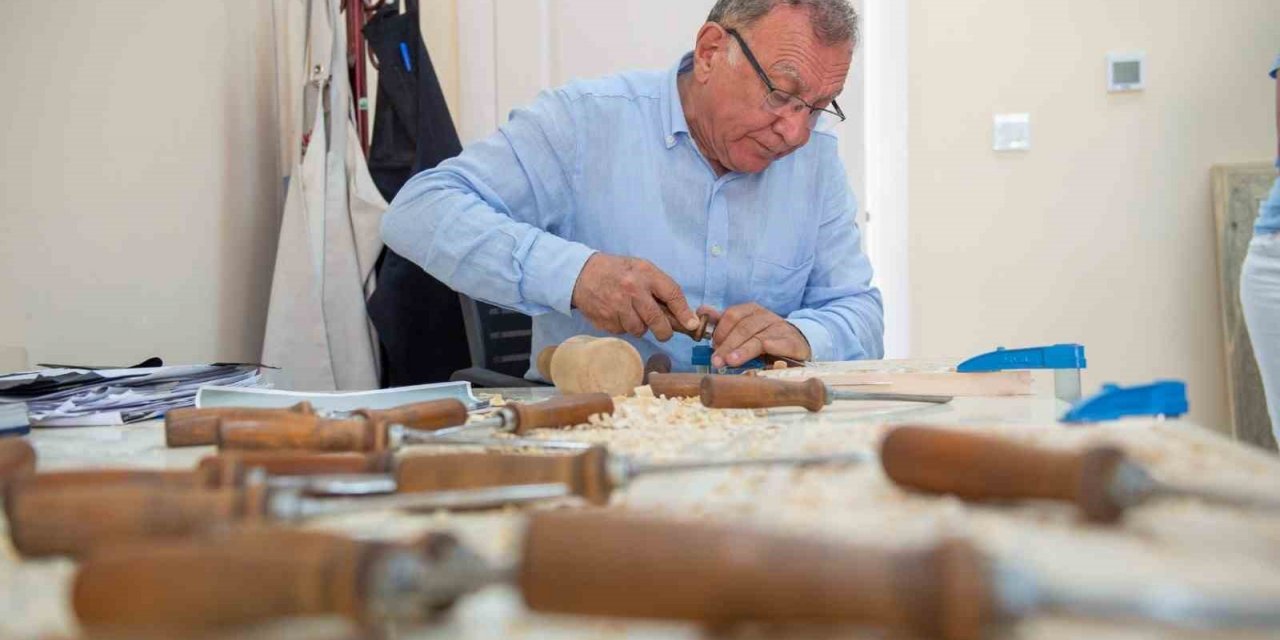 Unutulmaya yüz tutan sanatlar Seyhan’da geleceğe aktarılıyor