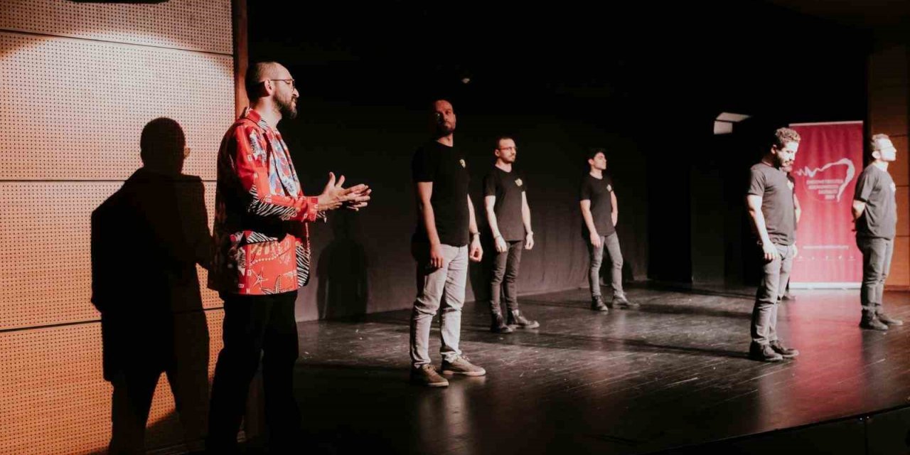 Samsun’da depremzedeler yararına tiyatro