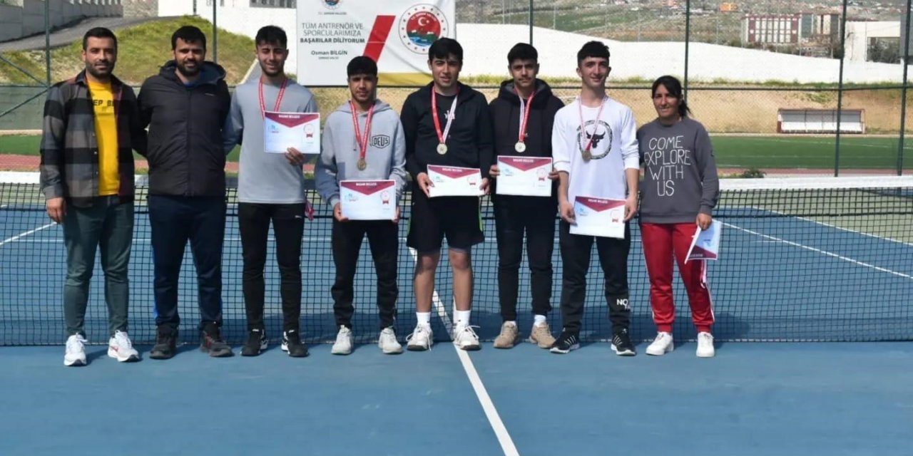 Şırnak’ta 12 ilden 145 sporcunun katıldığı tenis müsabakaları sona erdi