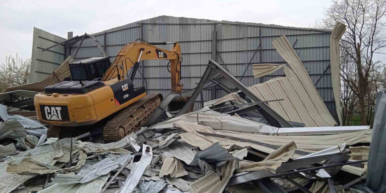 Nilüfer’de kaçak fabrikalar yıkıldı