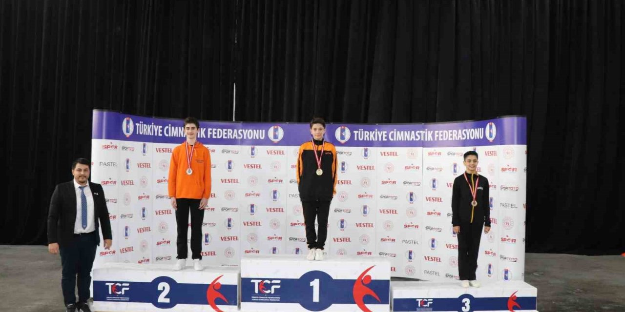 Aerobik cimnastikçiler Kocaeli’ye madalyalarla döndü