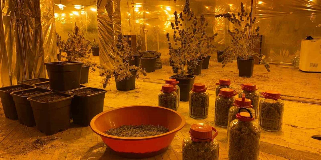 Kartal’da uyuşturucu imalathanesine dönüştürülen çatı katına baskın