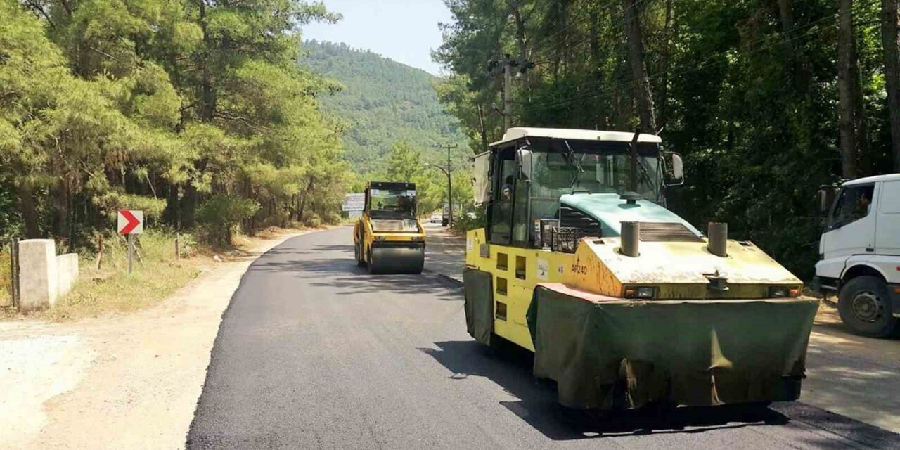 Büyükşehir, Marmaris’te 183 Km yol çalışması yaptı