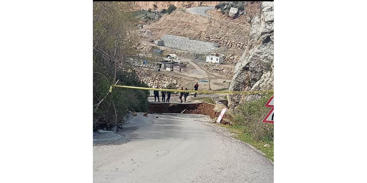 Kahta’da köylere ulaşım sağlayan yol heyelan nedeniyle kapandı