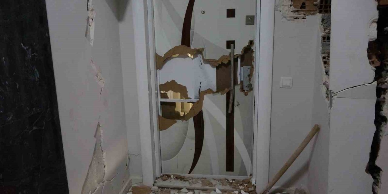 Deprem bölgesinde terk edilen evlere hırsızlar dadandı