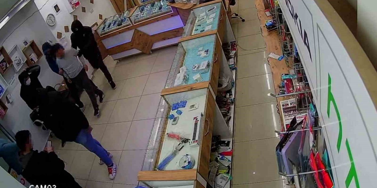 Sultangazi’de filmleri aratmayan olay kameraya yansıdı: Yanlış kişiyi kaçırdılar, getirip geri bıraktılar