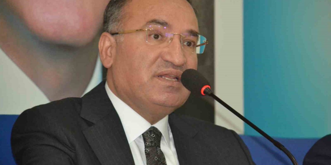 Bakan Bozdağ: “Kandil ve HDP’yi koyarsanız 9 Cumhurbaşkanı yardımcısı, bir başkan adayı yapıyor”