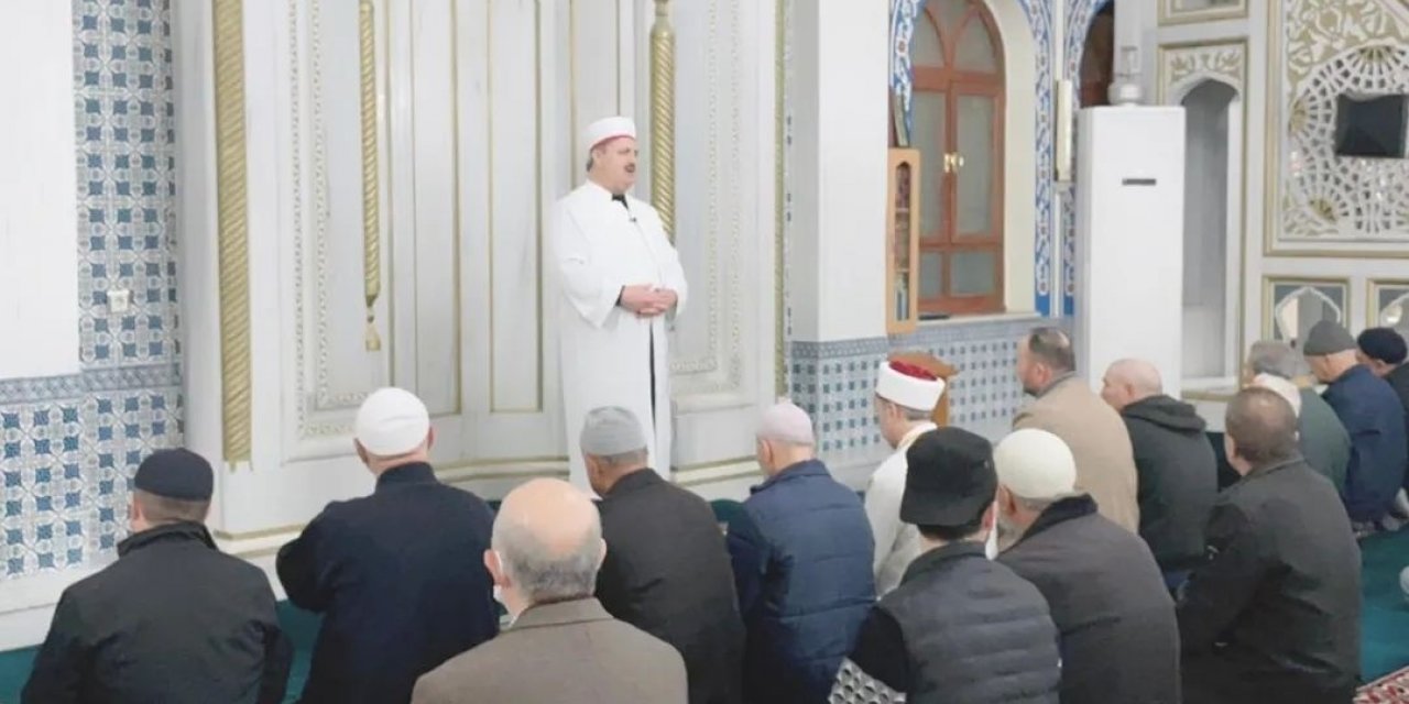 Eşme’de Enderun usulü teravih namazı kılındı