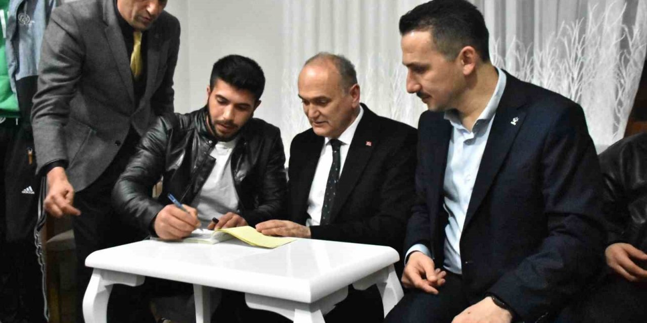 İftar sonrası gençlere misafir oldular