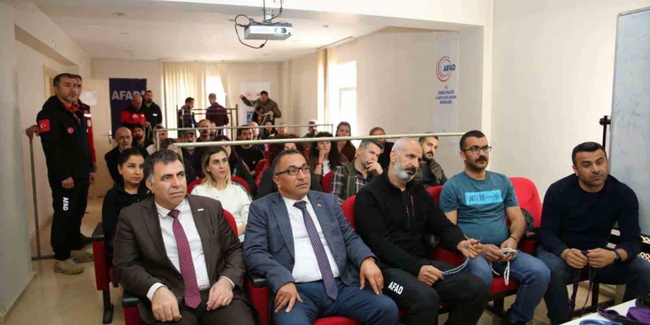 Tunceli’de MEB AKUB ekibine eğitim verildi