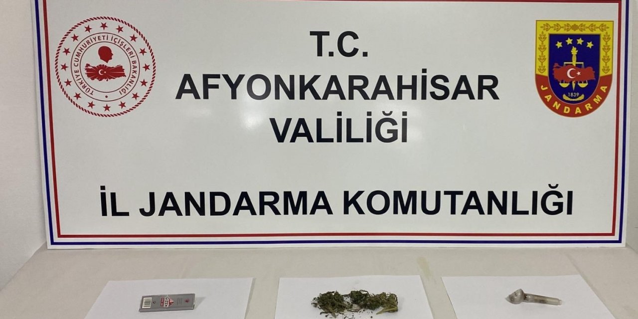 Park halindeki araçtan şüphelenip arama yapan ekipler esrar ele geçirdi