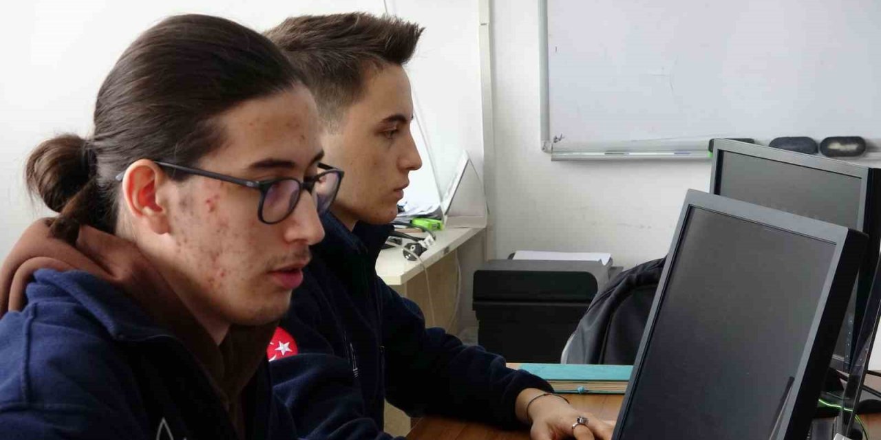 B-Dispate Uzay Takımı model uydu yarışmasında birinciliği hedefliyor