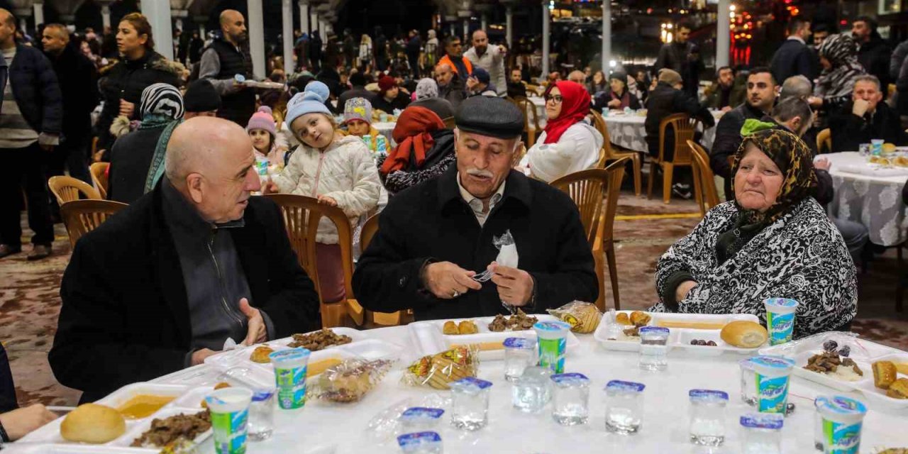 Yenimahalle’de mahalle iftarlarının ilki Şentepe’de yapıldı
