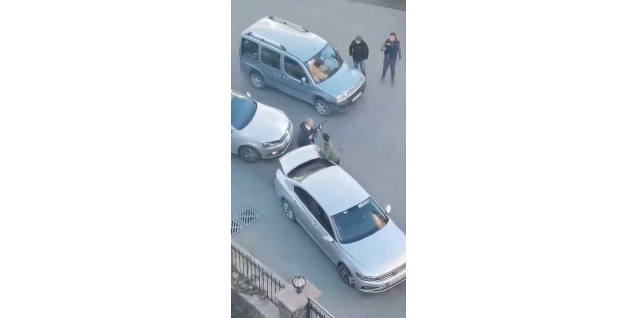 Çekmeköy’de yumruklar havada uçuştu, bagajdan uzun namlulu silah çıkarttı