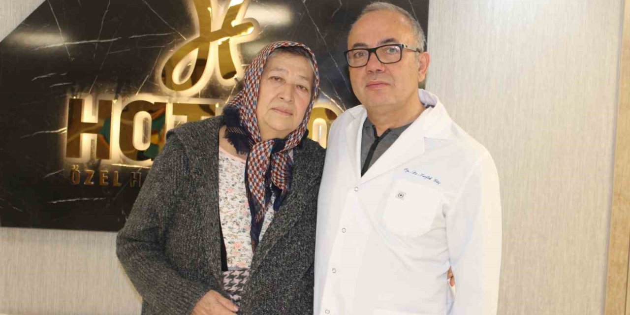 Depremde omurgası kırılan hasta sağlığına kavuştu