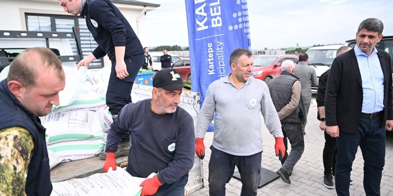 Kartepe’de çiftçilere gübre desteği