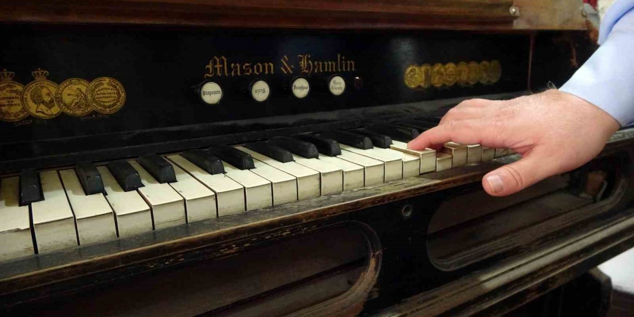 1900’lü yıllarda Fransa’dan Anadolu’ya üç adet gönderilmişti, biri Yozgat’ta sergileniyor