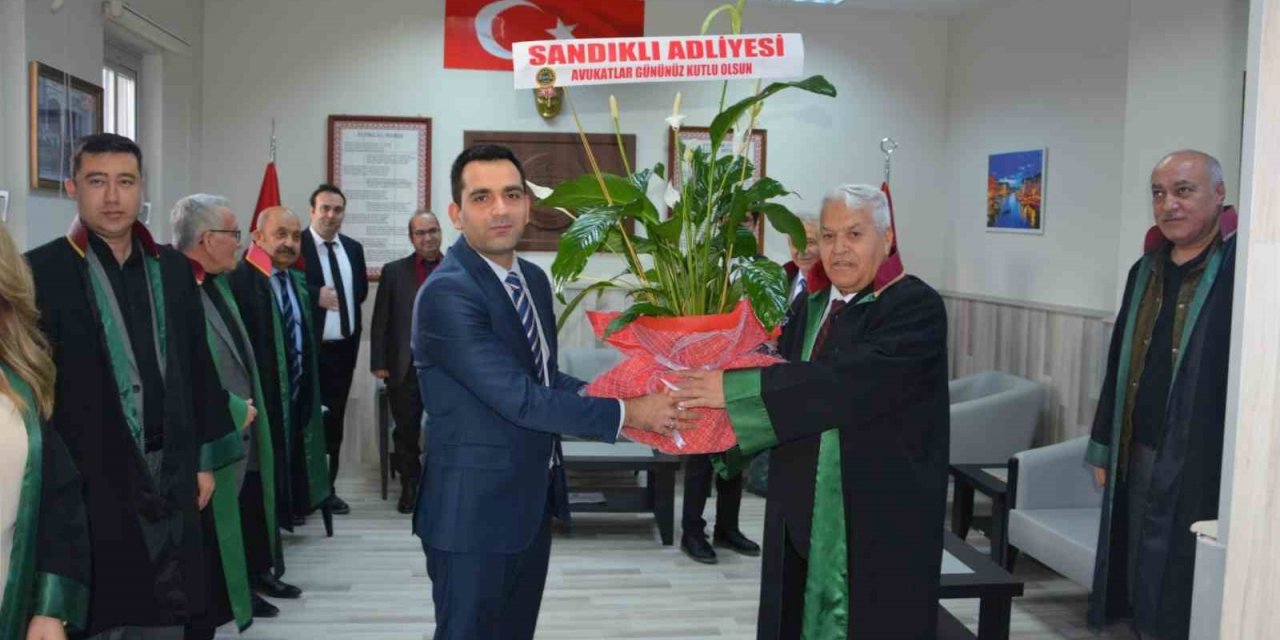 Sandıklı’da ‘Avukatlar Günü’ kutlandı