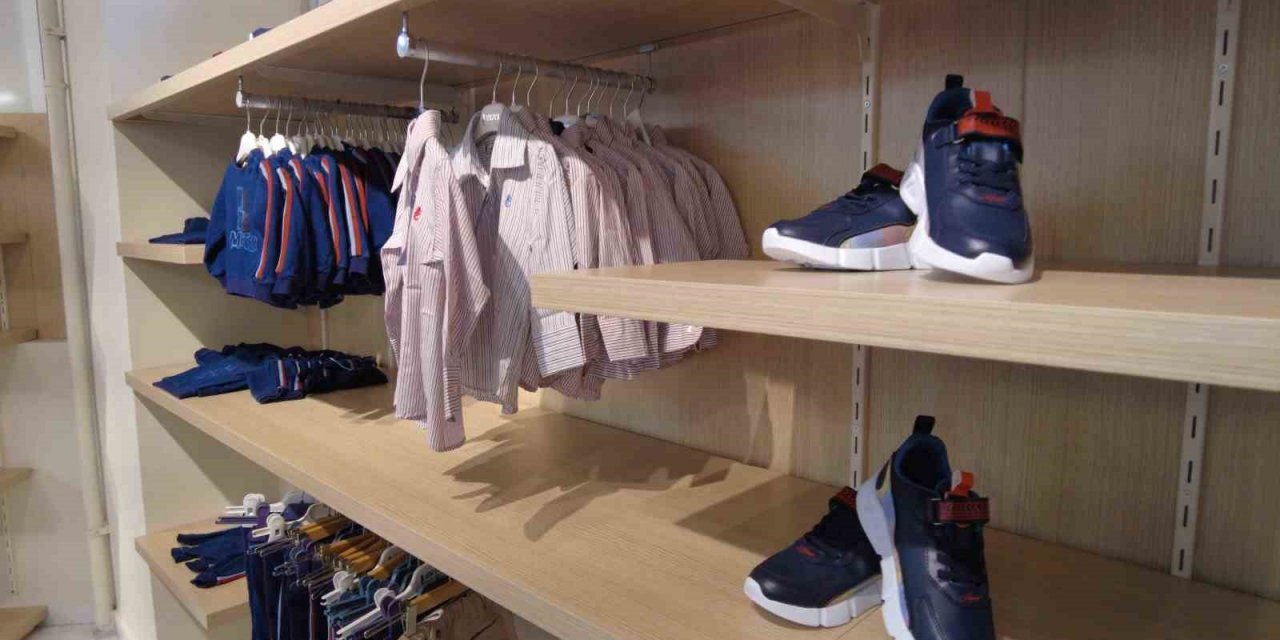 Hayır Çarşısı, yarım milyondan fazla kıyafet dağıttı