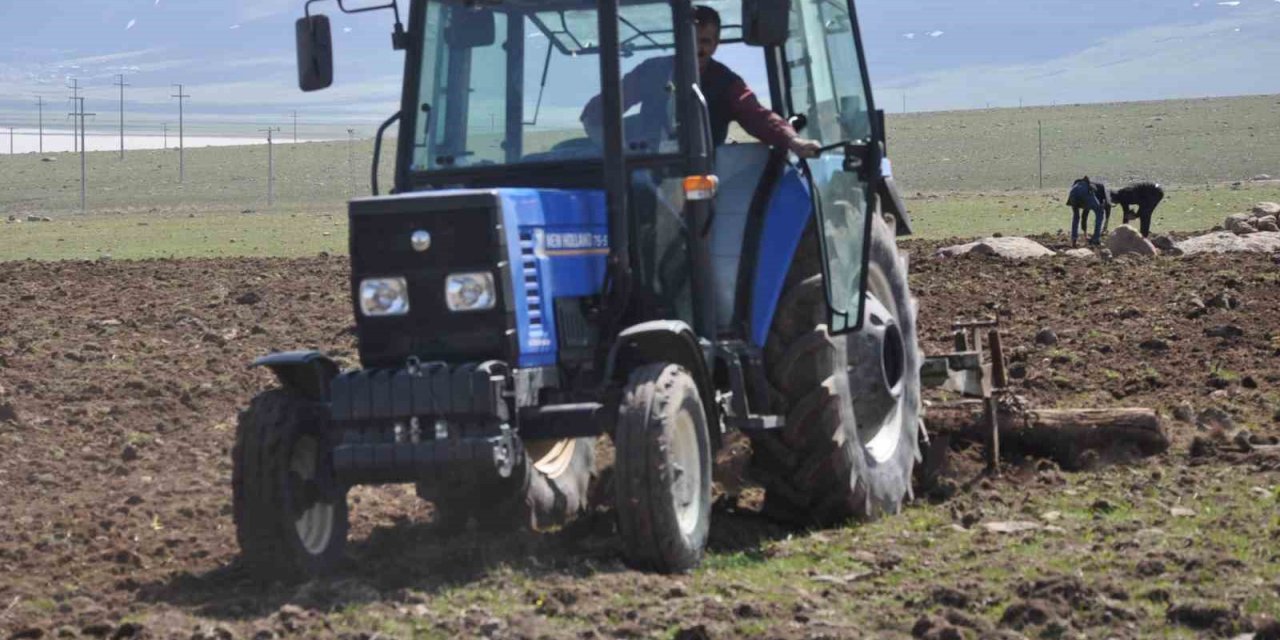 Bulanık’ta etkili olan yağışlar çiftçiye umut oldu