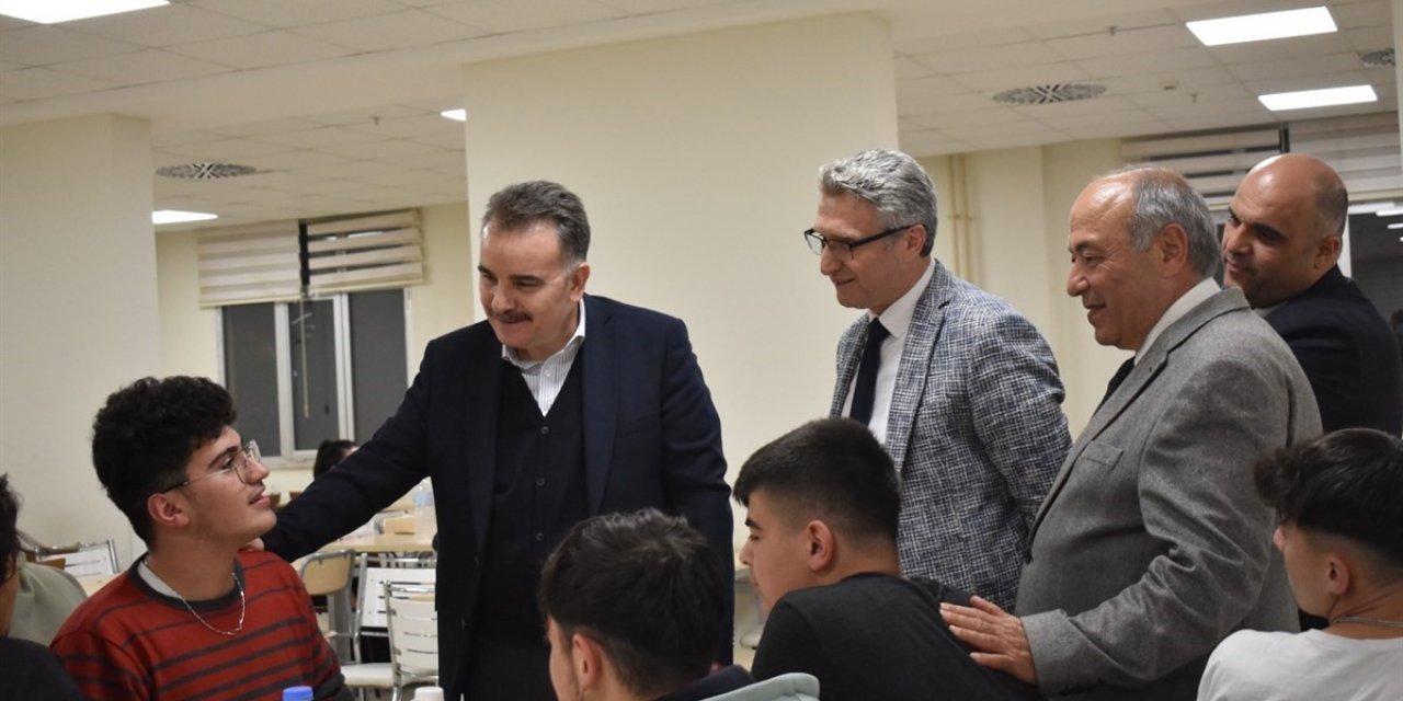 Kaymakam Odabaş, pansiyon öğrencilerinin iftar sofrasına konuk oldu
