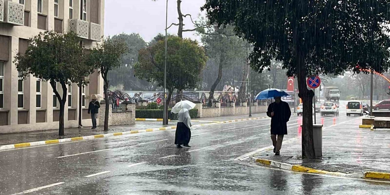 Sağanak yağış Balıkesir’de etkili oldu