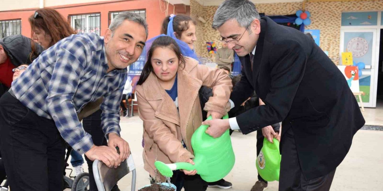 Lavanta fidanları ile otizm farkındalığı