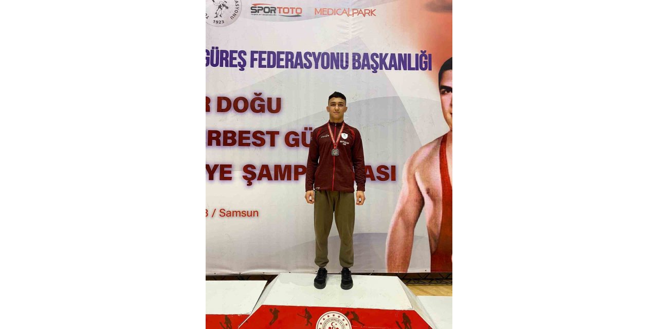 Kulalı genç güreşçi milli takıma seçildi