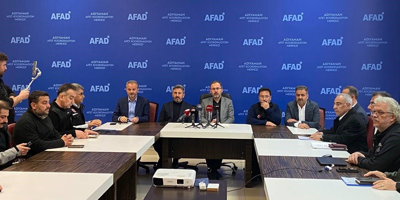 Bakan Kasapoğlu: “Türkiye’deki bütün yurtları depremzedelerin hizmetine sunduk”