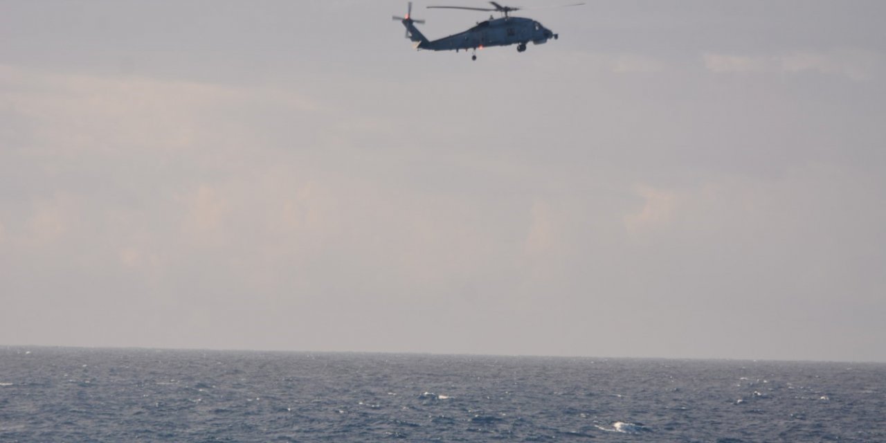 Mehmetçik, batan JOE-2 isimli ticari geminin personelini arama kurtarma faaliyetlerine destek oluyor