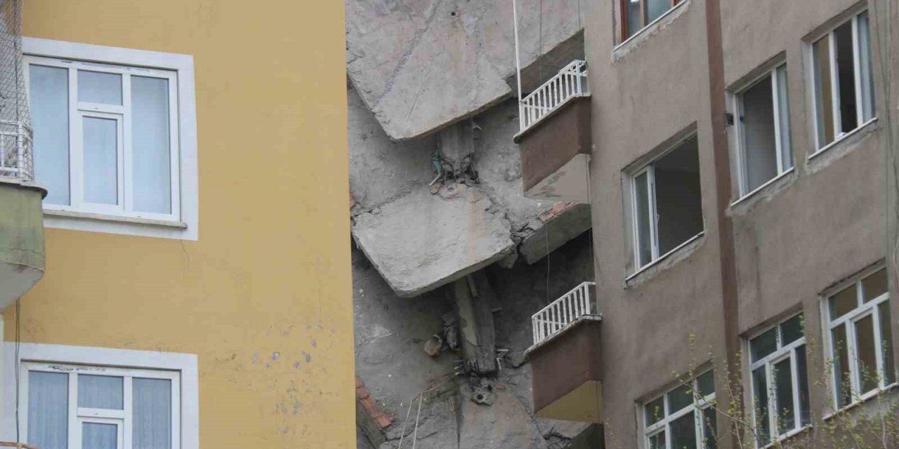 Diyarbakır’da ağır hasarlı bina çöktü, çevresindeki bina ve okul tahliye edildi