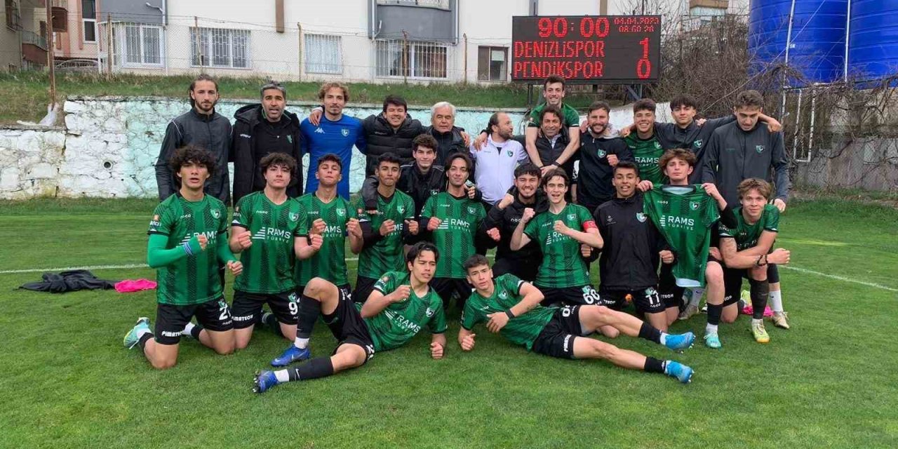 Genç horozlar Pendik engelini geçip yarı finale yükseldi