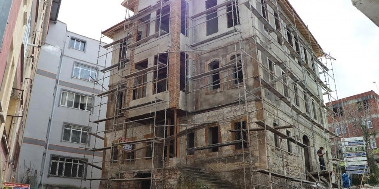 Tarihi konağın restorasyonu sürüyor