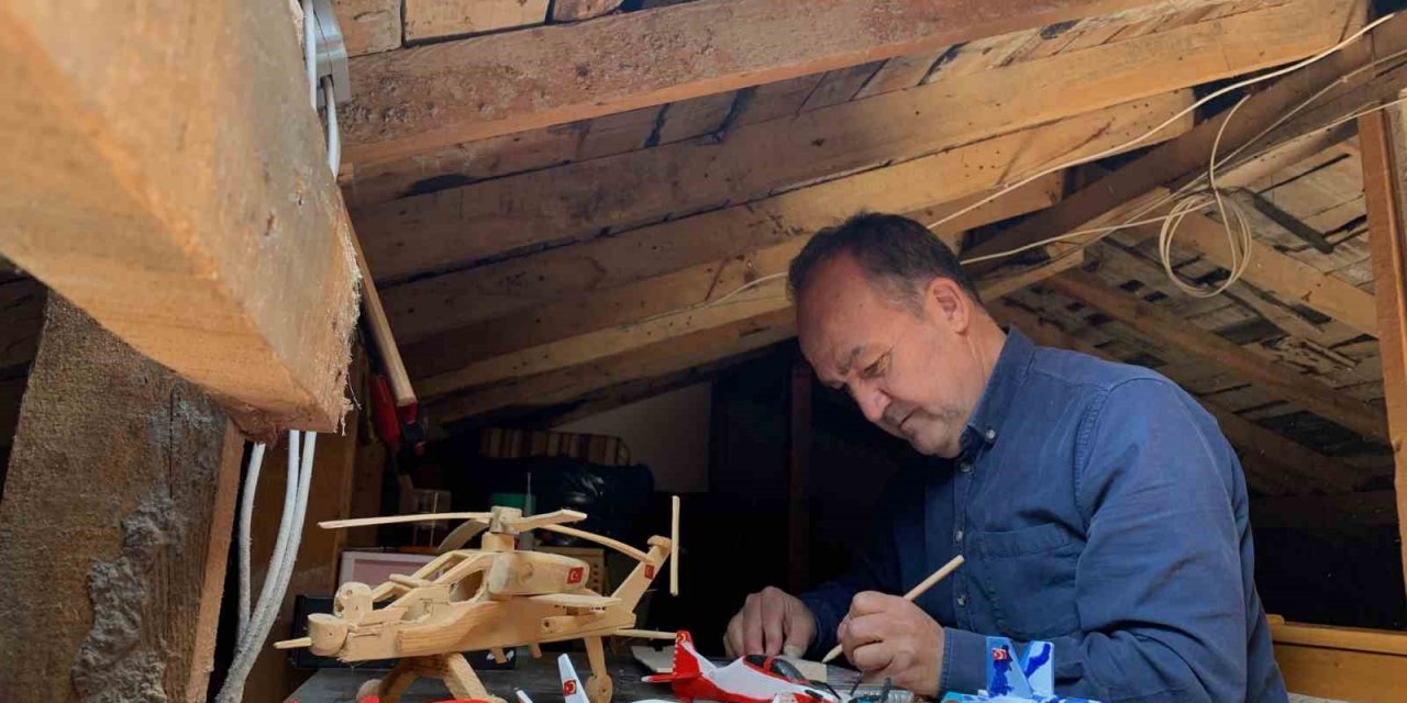 Tavan arasında meyve kasalarından Türk uçak filosunun maketini kurdu